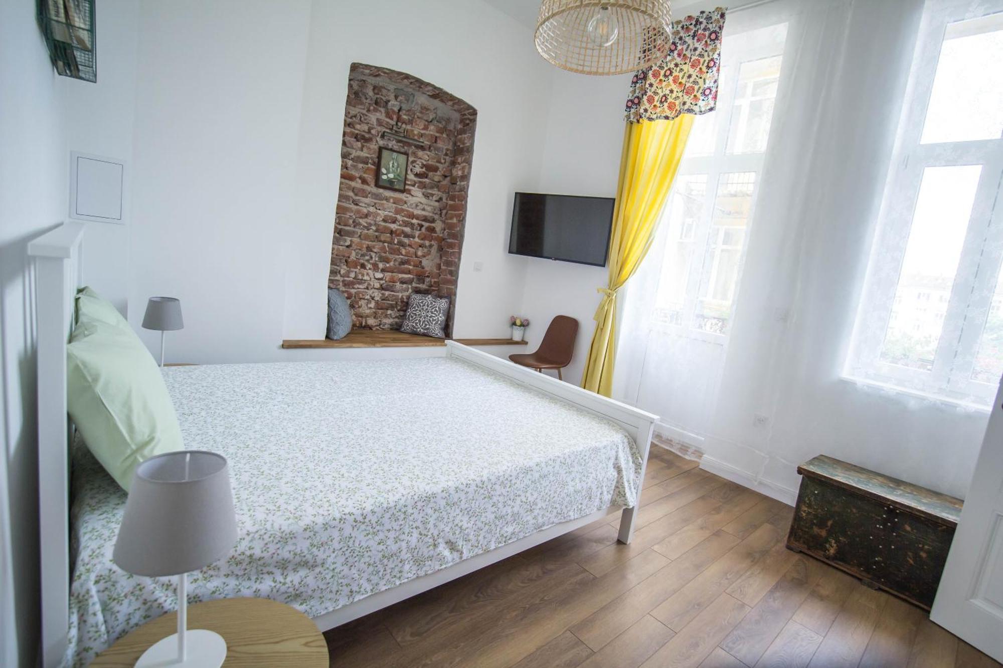 Lion'S Bridge Boutique 2Bdrm Apt, Top Center Gem Софія Екстер'єр фото