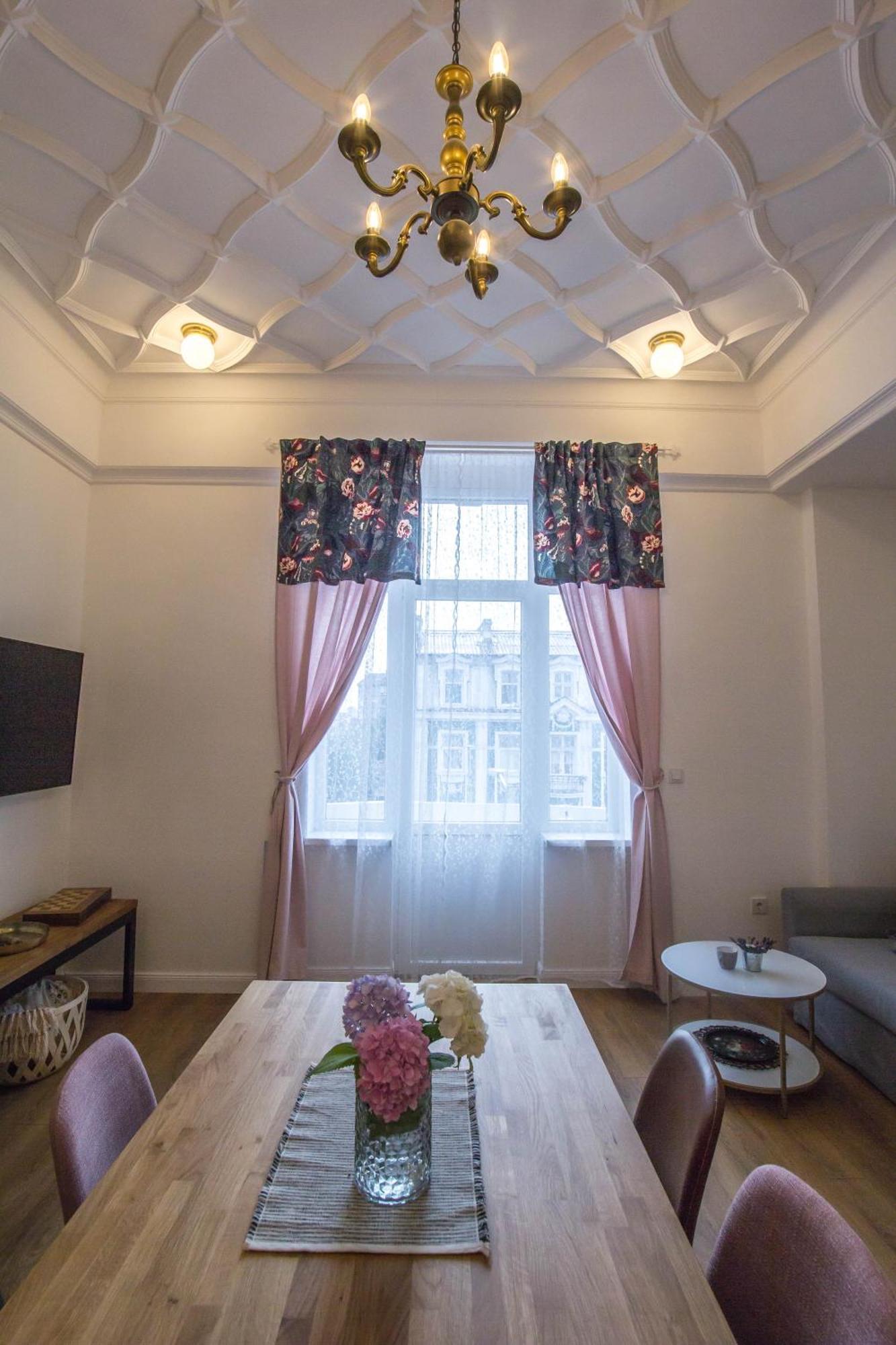 Lion'S Bridge Boutique 2Bdrm Apt, Top Center Gem Софія Екстер'єр фото